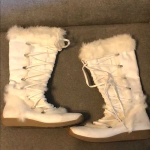White lace-up Bakers boots with fur trim